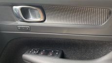 Volvo Xc40 2.0 T5 R DESIGN 5dr AWD Geartronic Petrol Estate